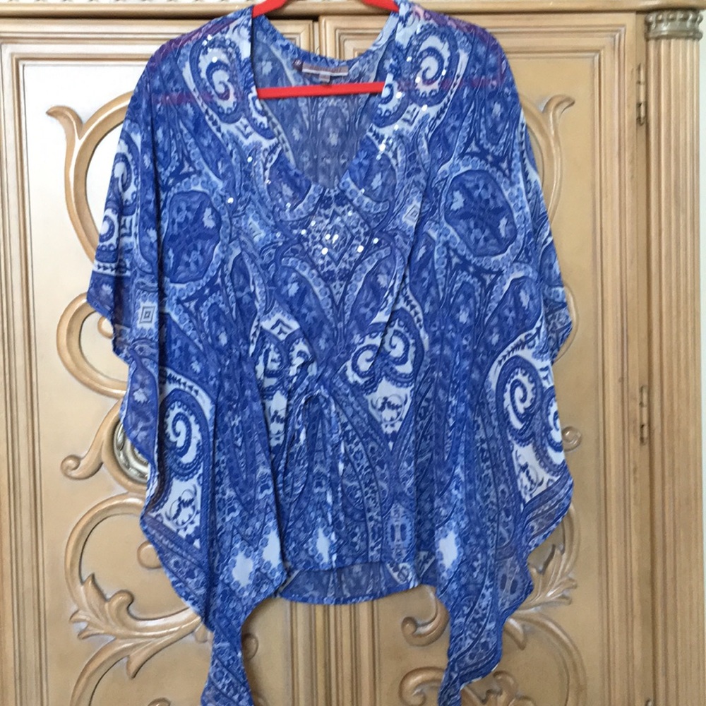 Jennifer Lopez Pretty flutter sleeves top NWOT Medium